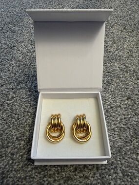 Heaven Mayhem Mini Knot Gold Earrings